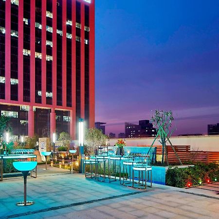 Sheraton Grand Zhengzhou Hotel Bagian luar foto