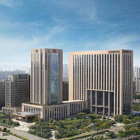 Sheraton Grand Zhengzhou Hotel Bagian luar foto