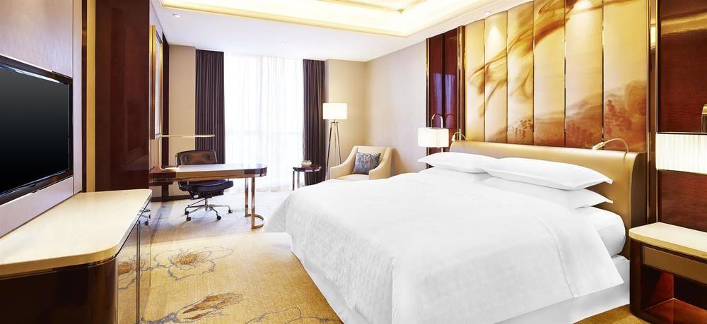 Sheraton Grand Zhengzhou Hotel Bagian luar foto