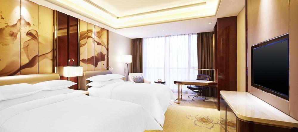 Sheraton Grand Zhengzhou Hotel Bagian luar foto
