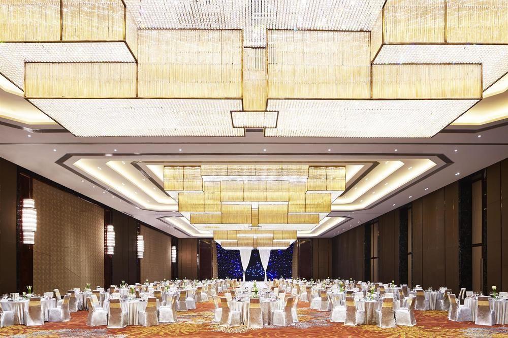 Sheraton Grand Zhengzhou Hotel Bagian luar foto