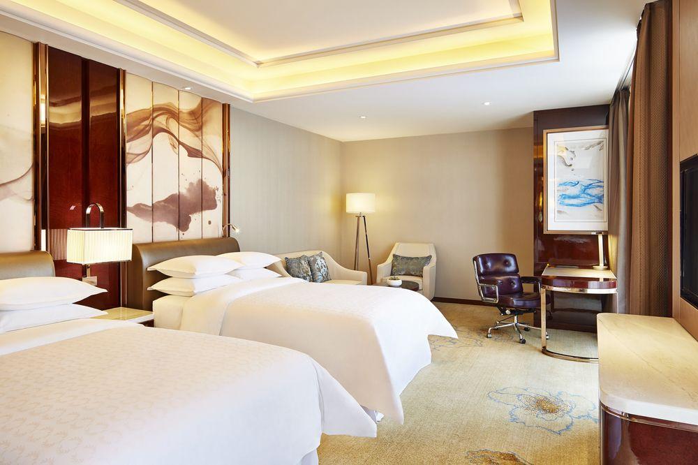 Sheraton Grand Zhengzhou Hotel Bagian luar foto