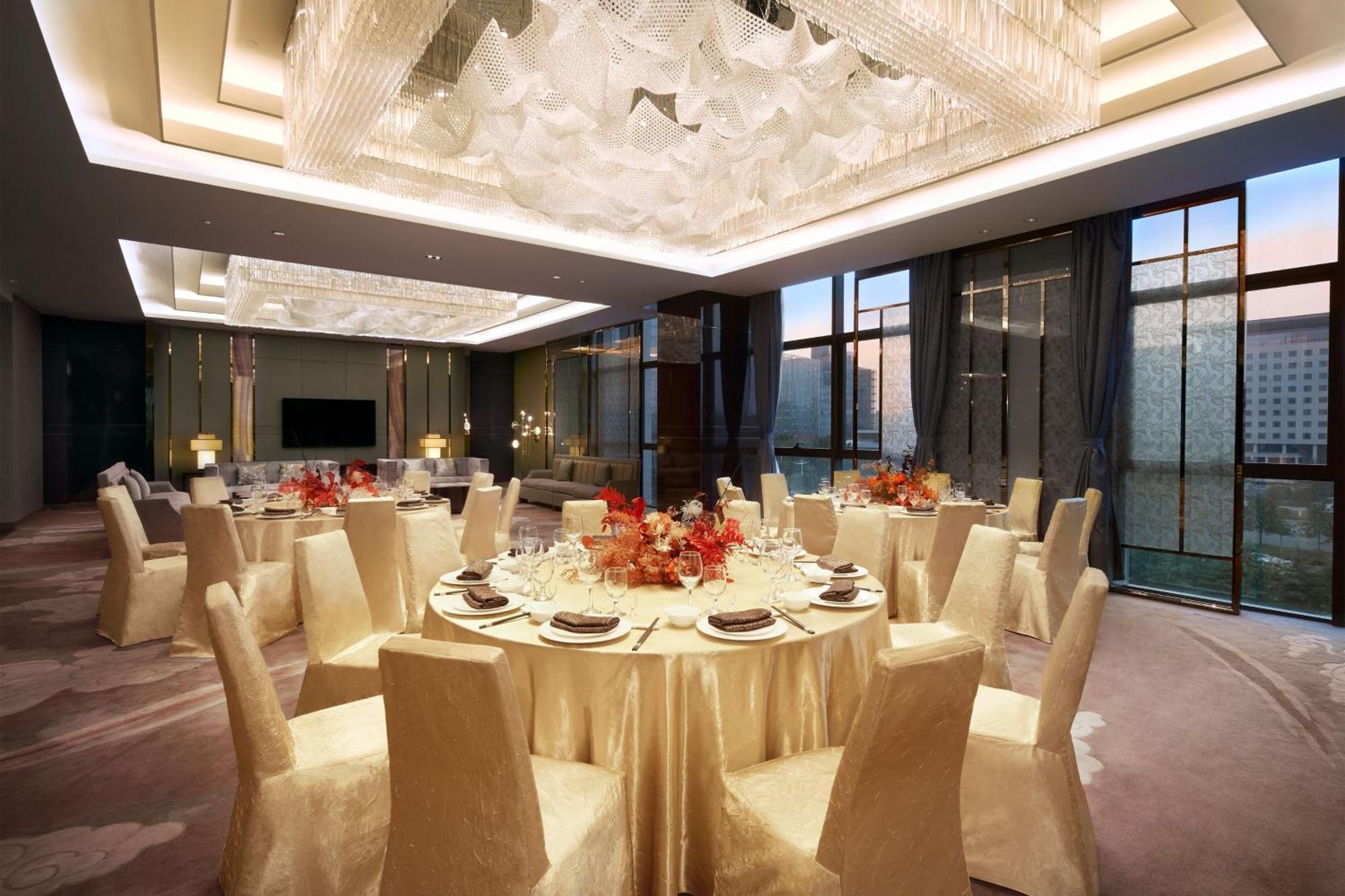 Sheraton Grand Zhengzhou Hotel Bagian luar foto