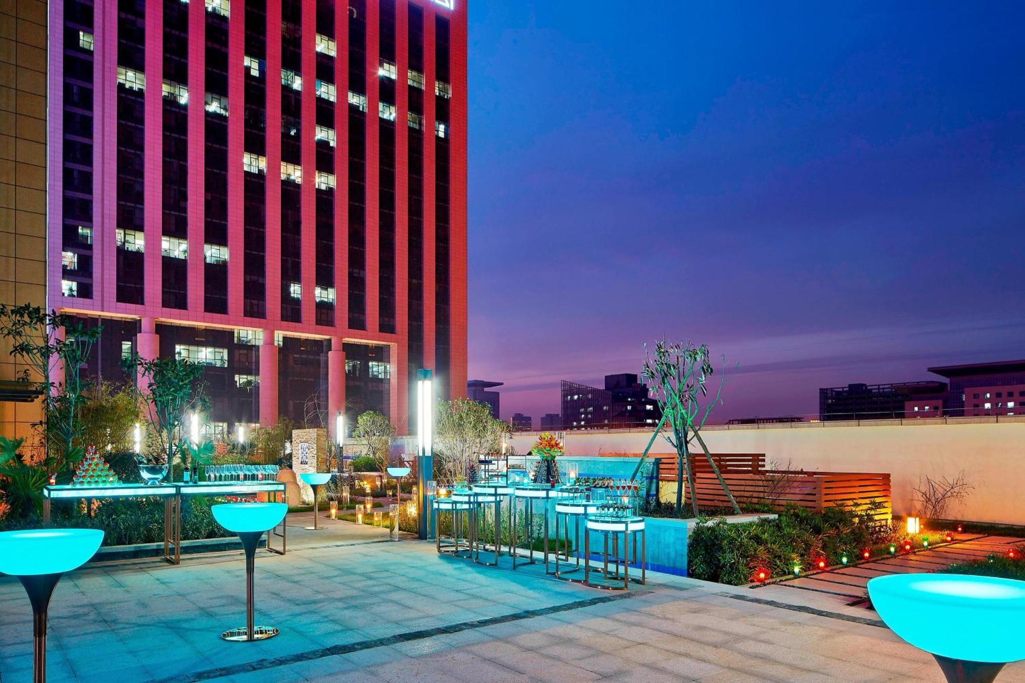 Sheraton Grand Zhengzhou Hotel Bagian luar foto