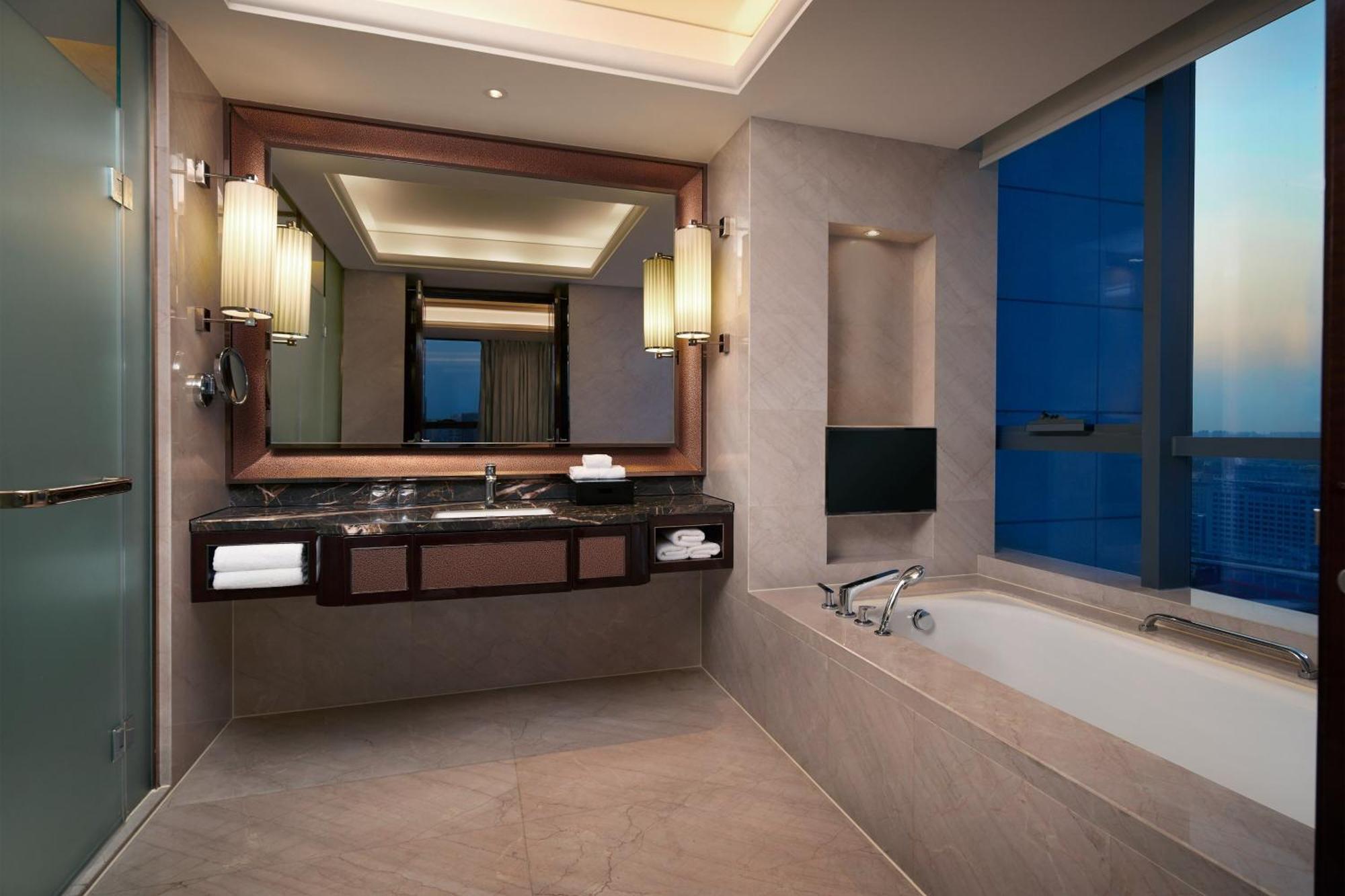 Sheraton Grand Zhengzhou Hotel Bagian luar foto