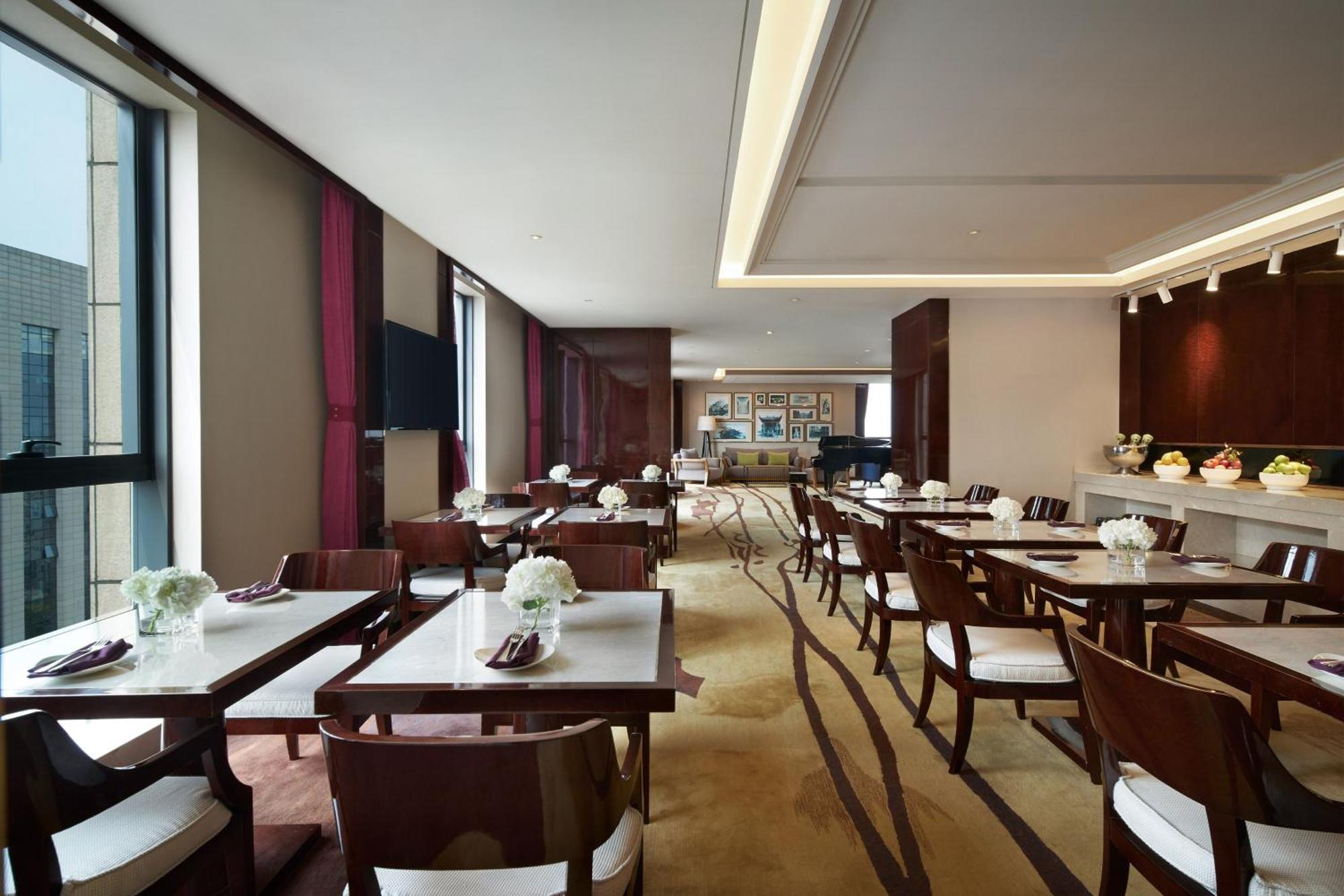 Sheraton Grand Zhengzhou Hotel Bagian luar foto