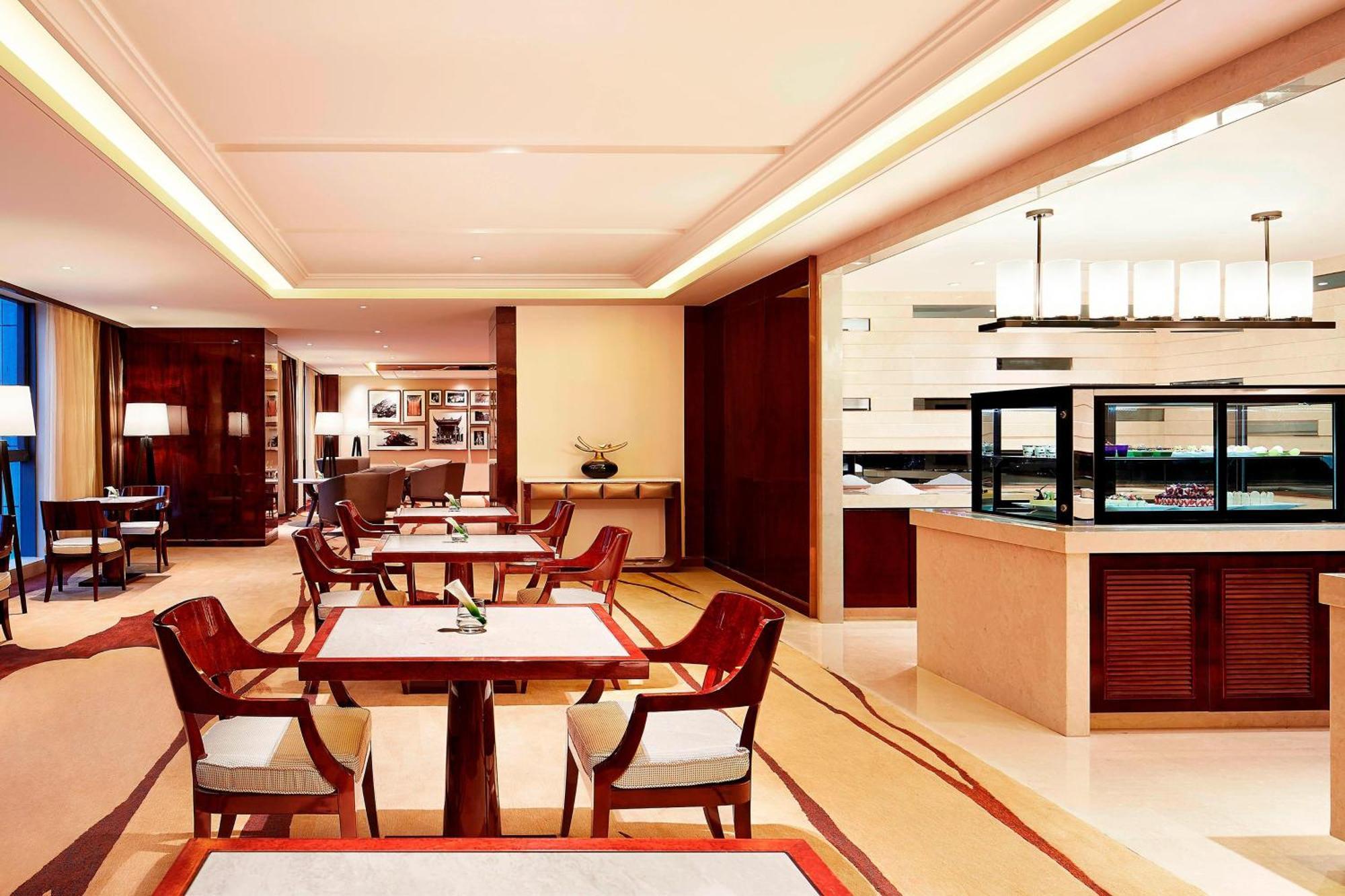 Sheraton Grand Zhengzhou Hotel Bagian luar foto