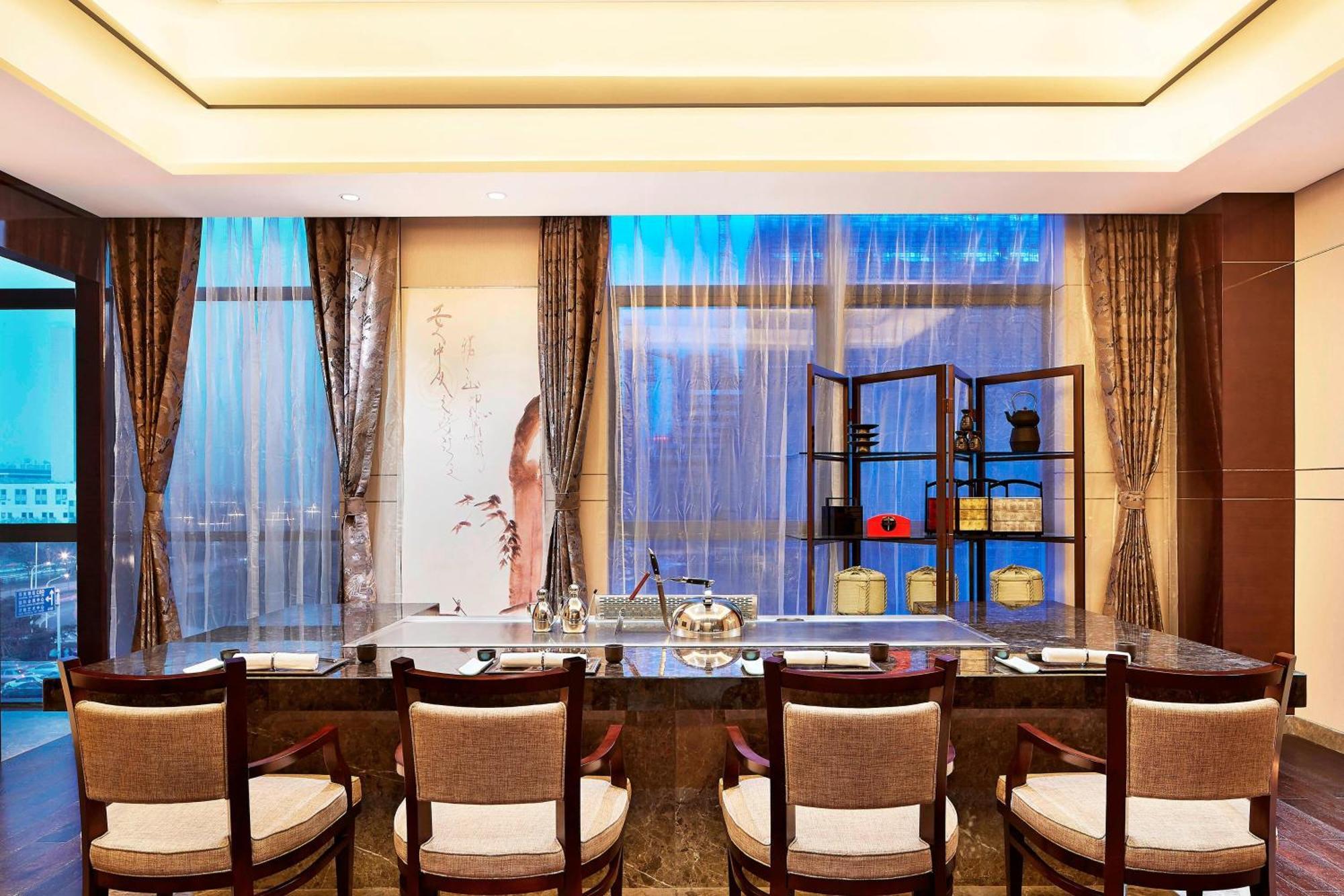 Sheraton Grand Zhengzhou Hotel Bagian luar foto