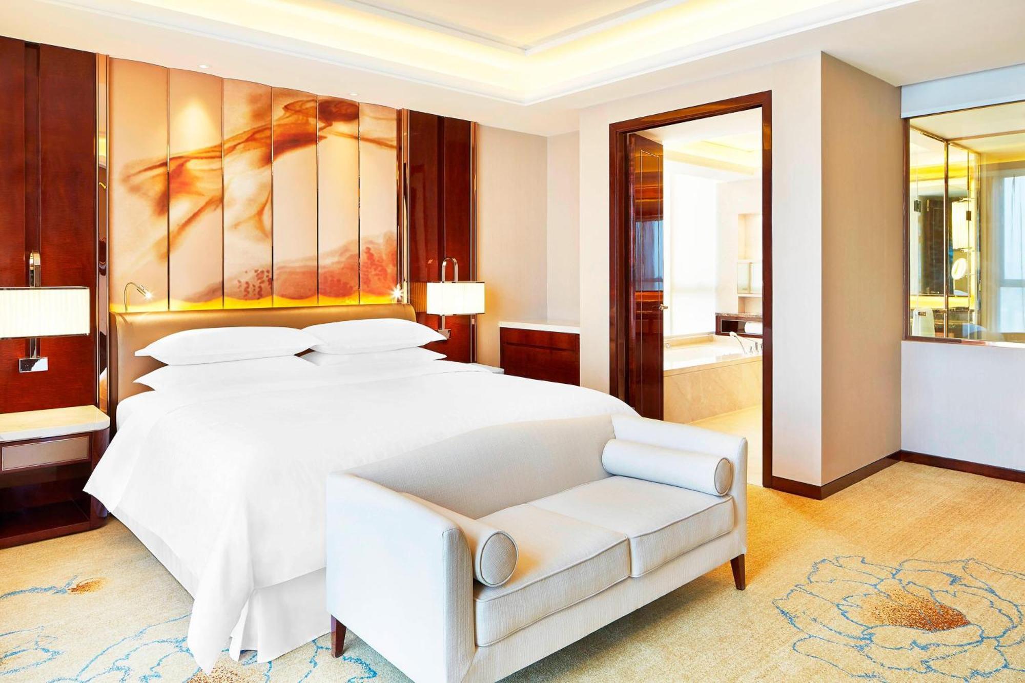 Sheraton Grand Zhengzhou Hotel Bagian luar foto