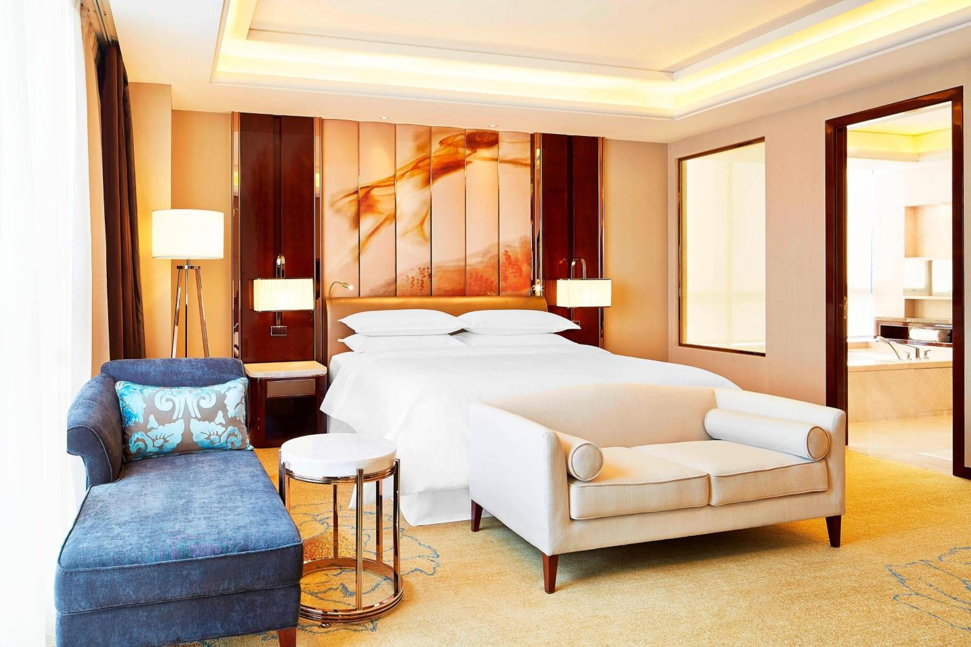 Sheraton Grand Zhengzhou Hotel Bagian luar foto