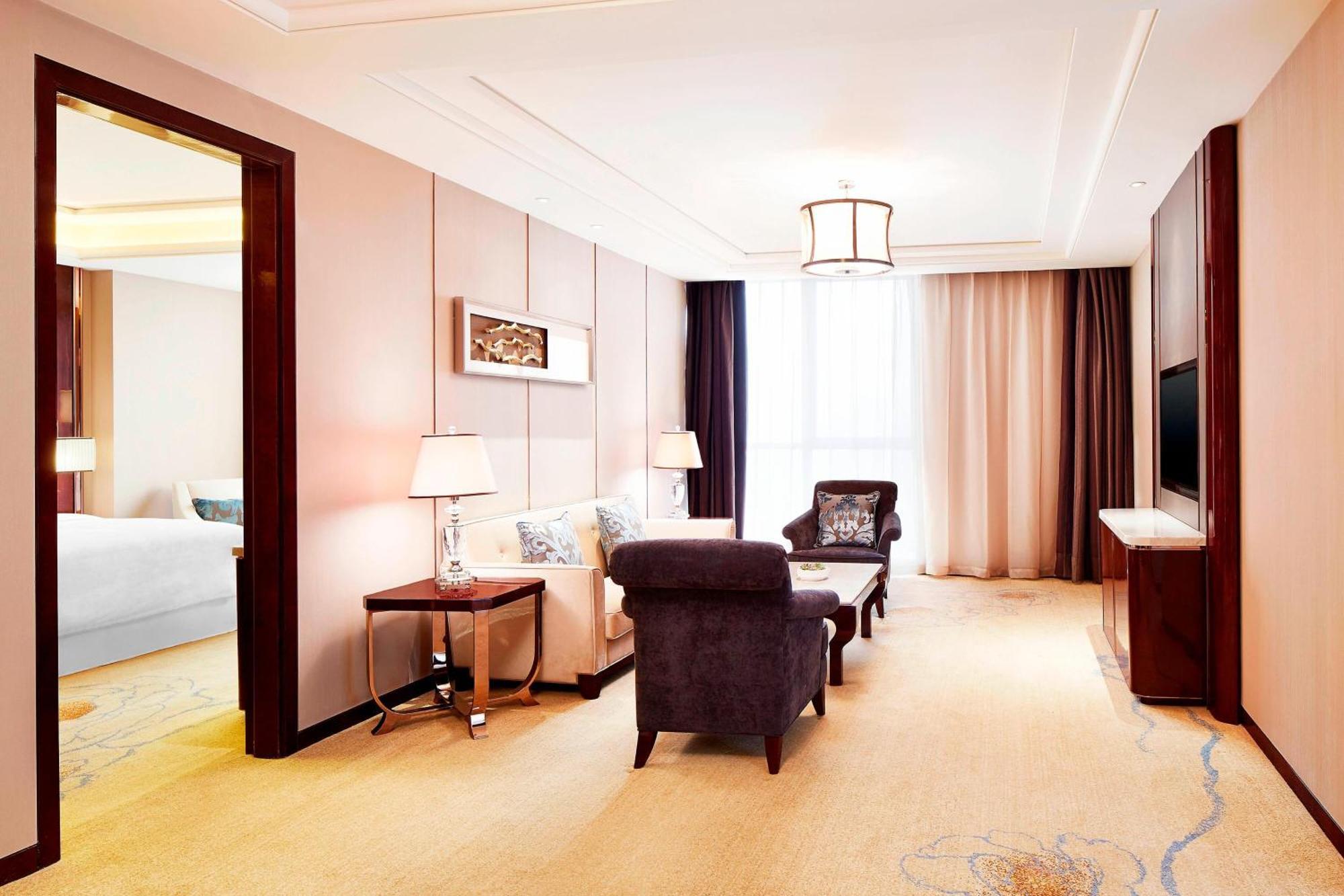 Sheraton Grand Zhengzhou Hotel Bagian luar foto