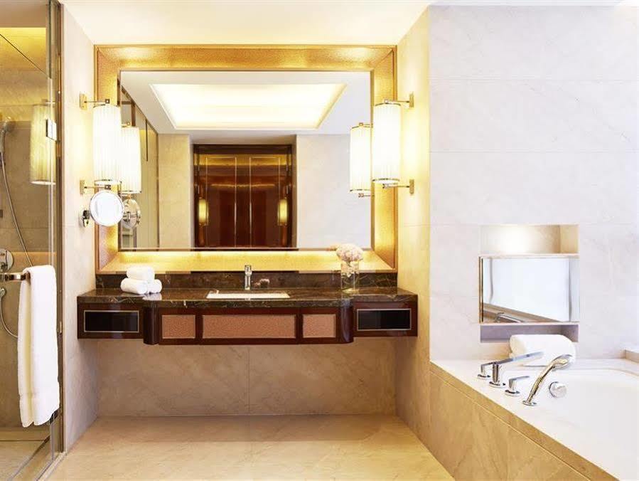 Sheraton Grand Zhengzhou Hotel Bagian luar foto