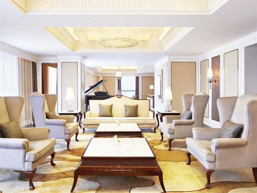 Sheraton Grand Zhengzhou Hotel Bagian luar foto