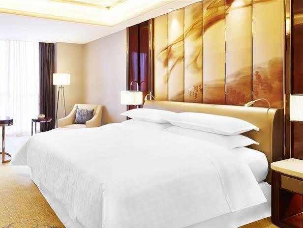 Sheraton Grand Zhengzhou Hotel Bagian luar foto